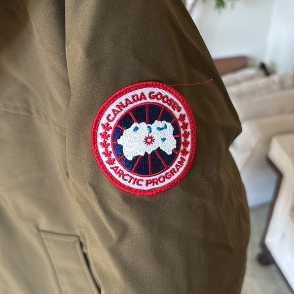 Canada Goose NWT Men’s Langford Heritage Parka Size M In Military Green w Fur - Picture 3 of 11